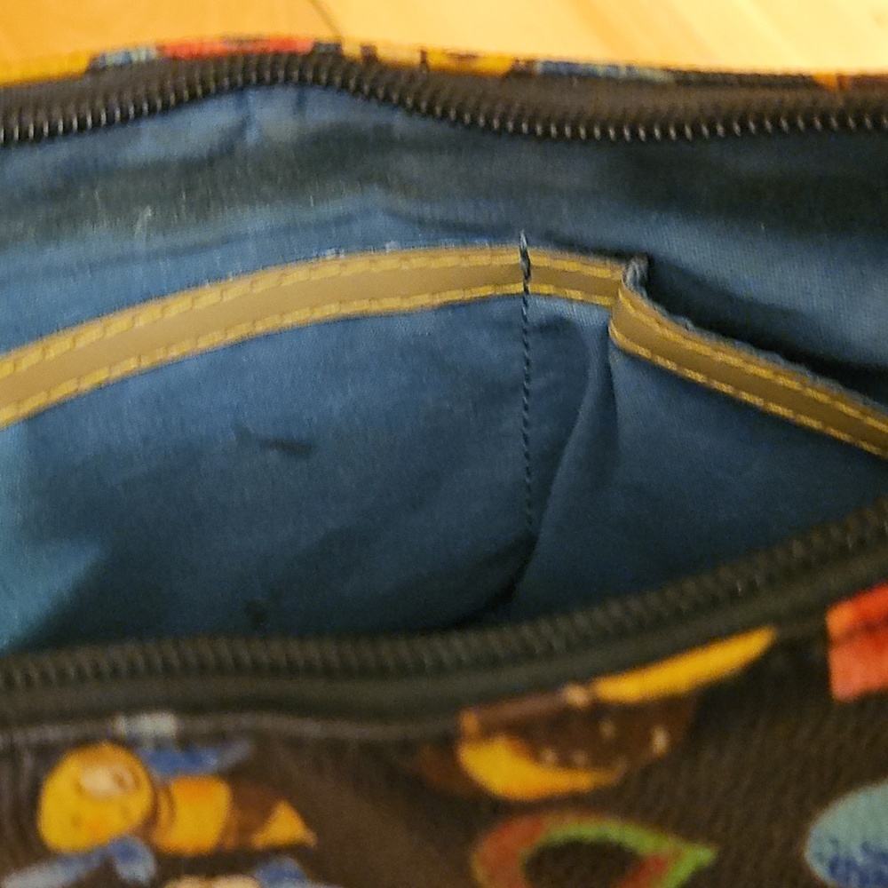 Adorable Bee Patterned Black Handbag - image 3